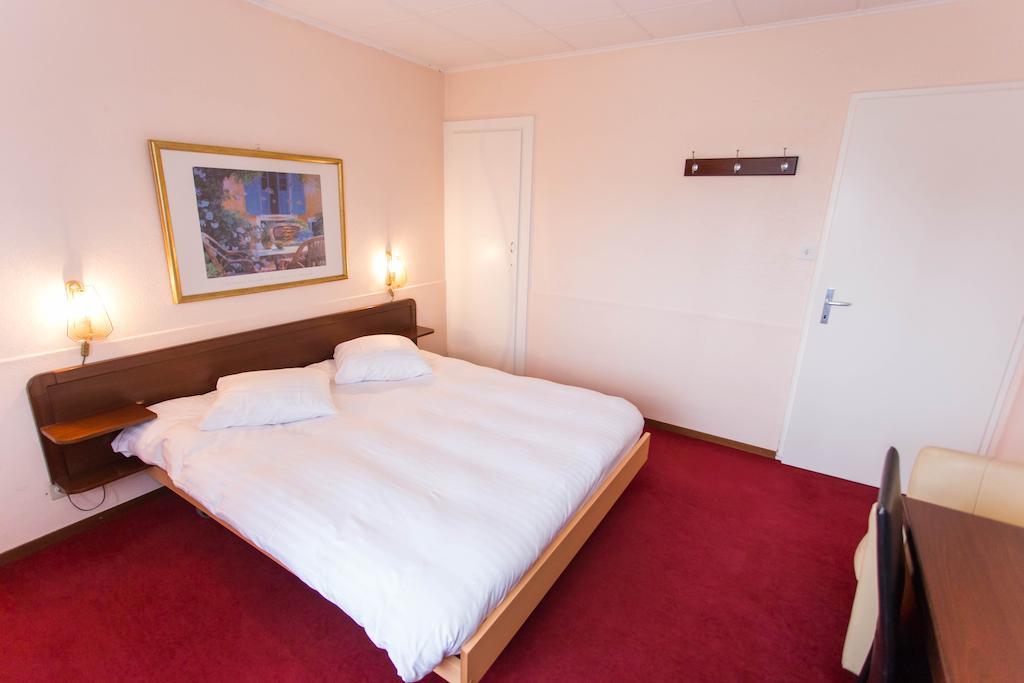 Motel Des Pierrettes Lausanne Room photo